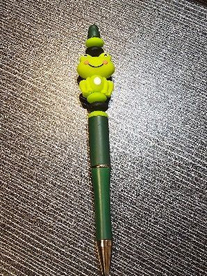 3D frog focal with dark green pen