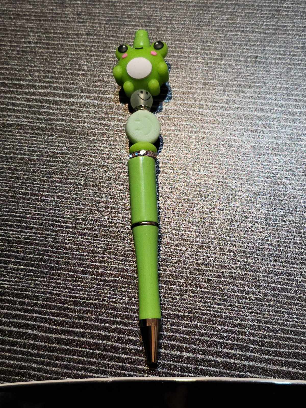 3D frog focal light green pen